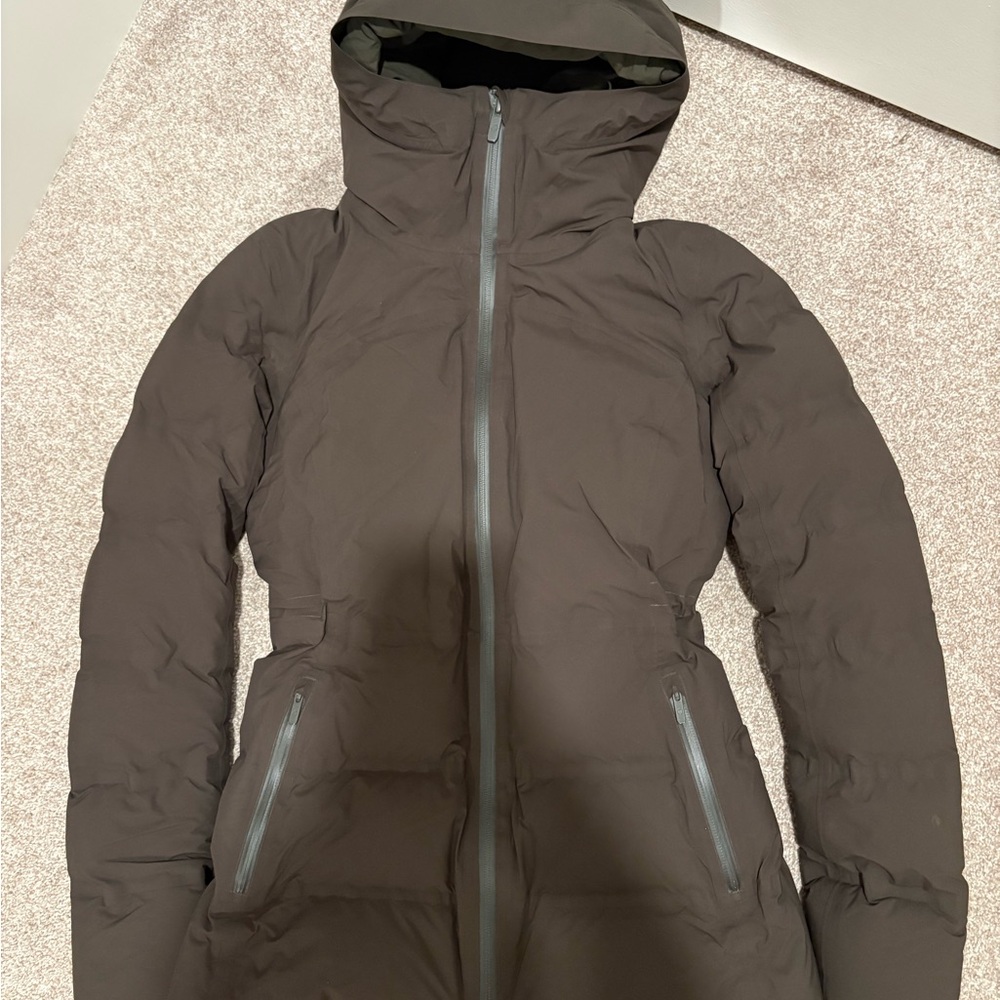 ❗️SOLD❗️Lululemon sleet street down puffer jacket dark green $348